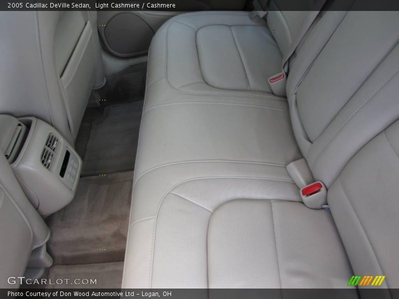 Light Cashmere / Cashmere 2005 Cadillac DeVille Sedan