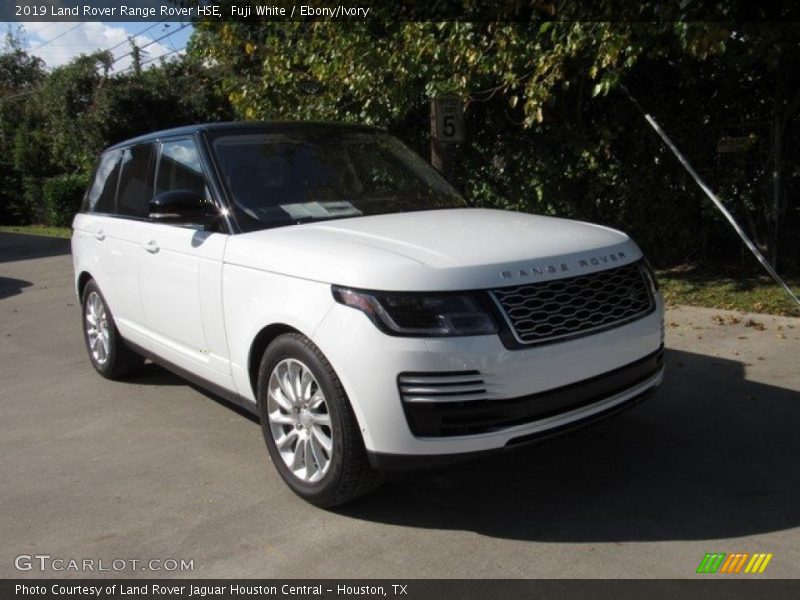 Front 3/4 View of 2019 Range Rover HSE