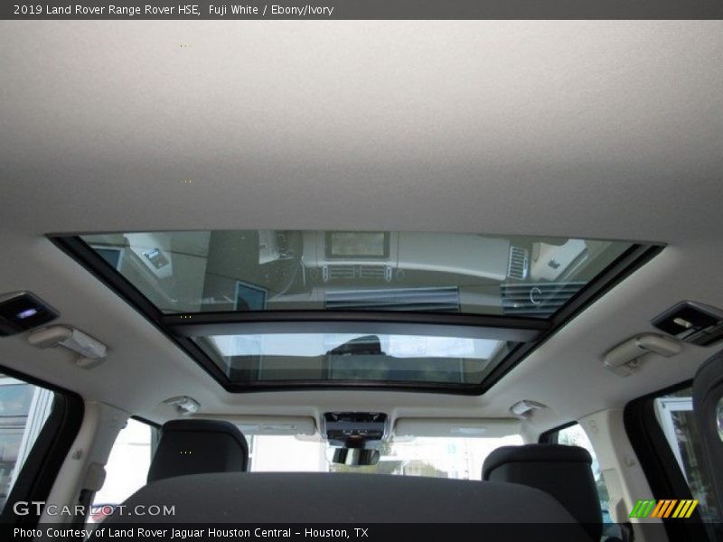 Sunroof of 2019 Range Rover HSE