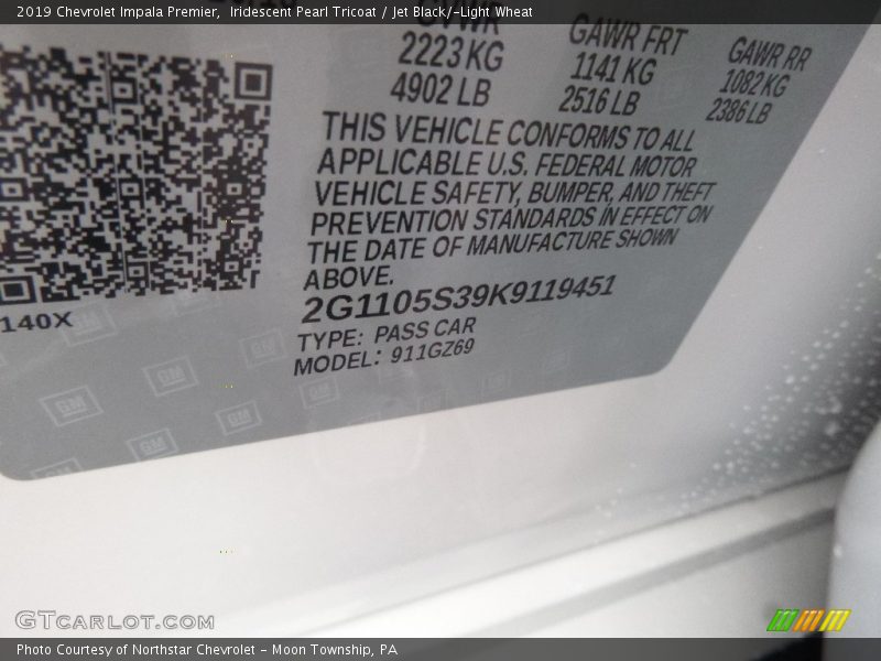 Iridescent Pearl Tricoat / Jet Black/­Light Wheat 2019 Chevrolet Impala Premier