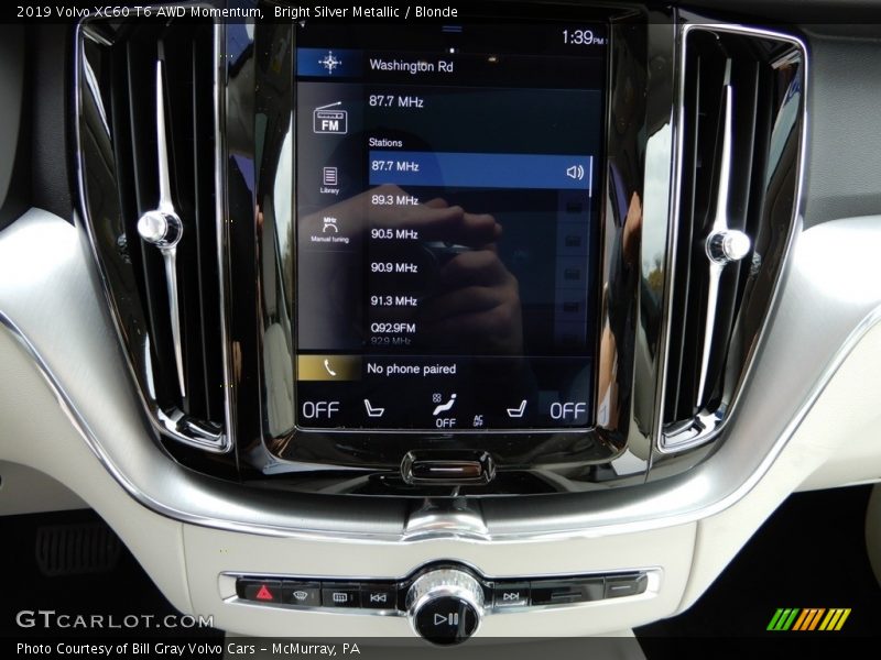 Bright Silver Metallic / Blonde 2019 Volvo XC60 T6 AWD Momentum