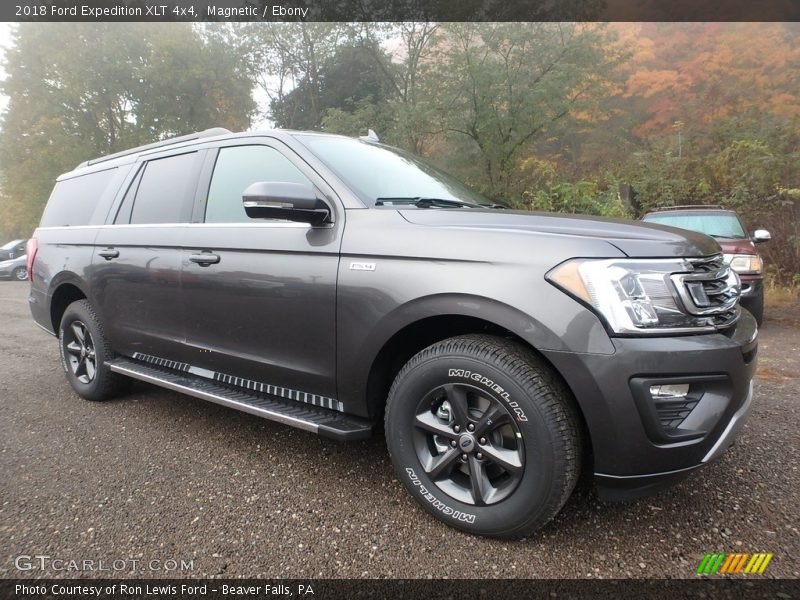 Front 3/4 View of 2018 Expedition XLT 4x4