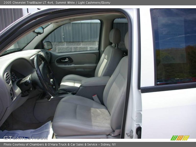 Summit White / Light Cashmere/Ebony 2005 Chevrolet TrailBlazer LT 4x4