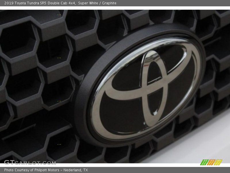 Super White / Graphite 2019 Toyota Tundra SR5 Double Cab 4x4