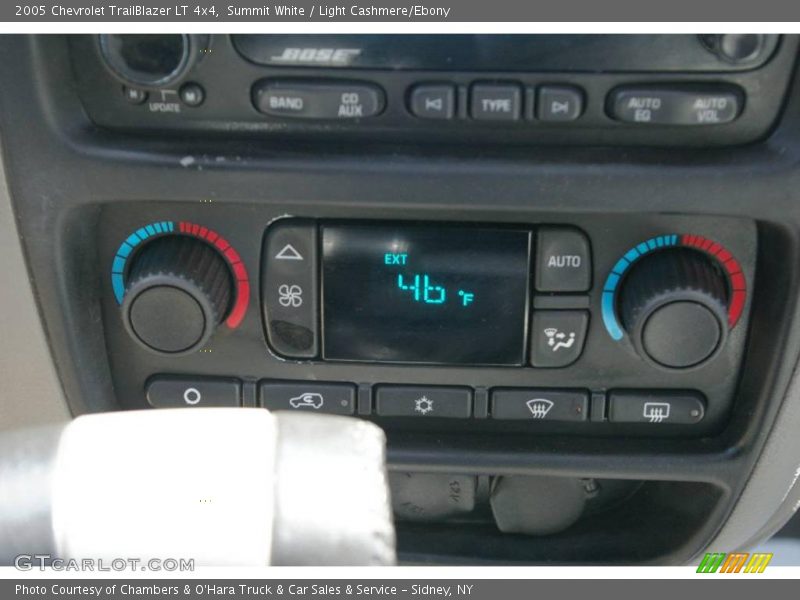 Summit White / Light Cashmere/Ebony 2005 Chevrolet TrailBlazer LT 4x4
