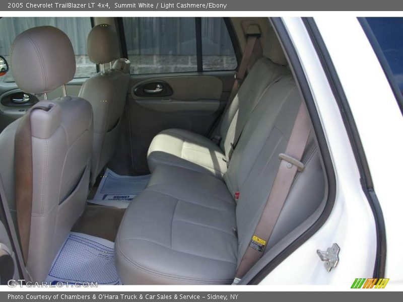 Summit White / Light Cashmere/Ebony 2005 Chevrolet TrailBlazer LT 4x4
