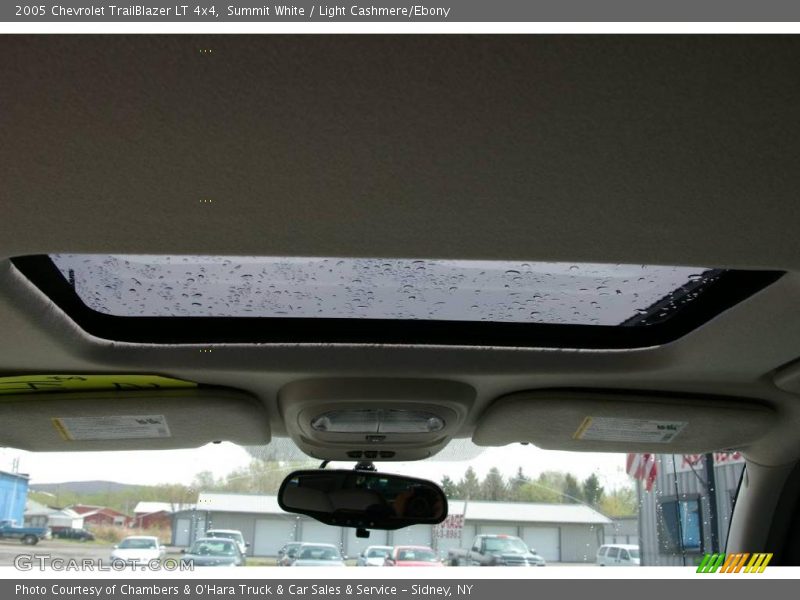 Summit White / Light Cashmere/Ebony 2005 Chevrolet TrailBlazer LT 4x4