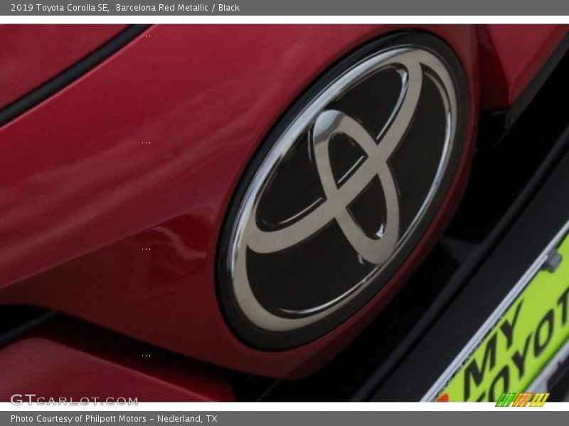 Barcelona Red Metallic / Black 2019 Toyota Corolla SE