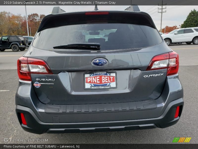Magnetite Gray Metallic / Titanium Gray 2019 Subaru Outback 2.5i Premium