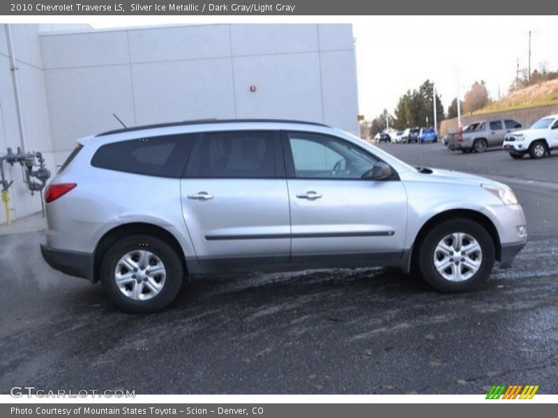 Silver Ice Metallic / Dark Gray/Light Gray 2010 Chevrolet Traverse LS