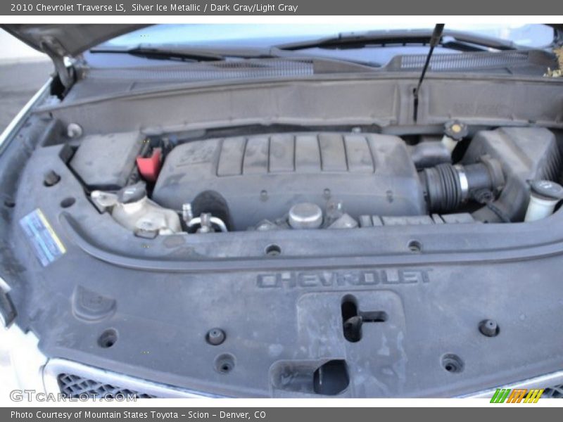 Silver Ice Metallic / Dark Gray/Light Gray 2010 Chevrolet Traverse LS