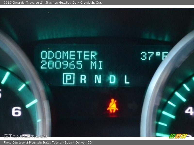 Silver Ice Metallic / Dark Gray/Light Gray 2010 Chevrolet Traverse LS