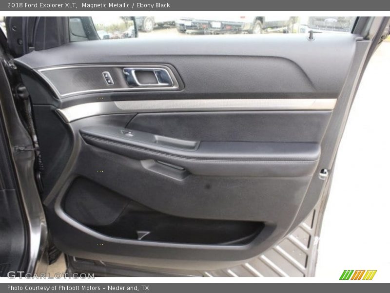 Magnetic Metallic / Ebony Black 2018 Ford Explorer XLT