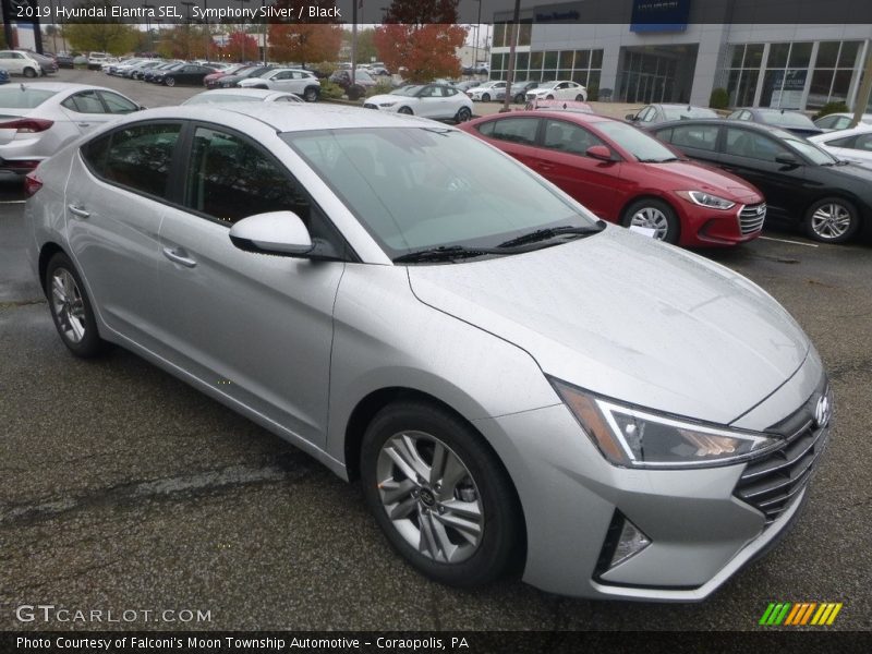 Front 3/4 View of 2019 Elantra SEL