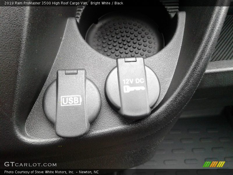 Bright White / Black 2019 Ram ProMaster 3500 High Roof Cargo Van