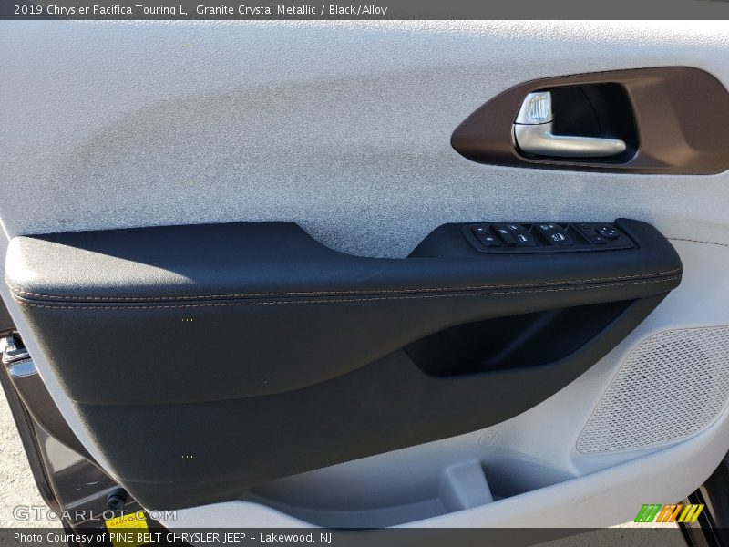 Granite Crystal Metallic / Black/Alloy 2019 Chrysler Pacifica Touring L