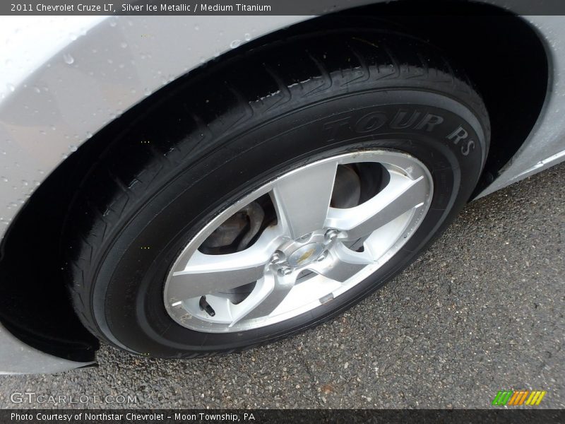 Silver Ice Metallic / Medium Titanium 2011 Chevrolet Cruze LT