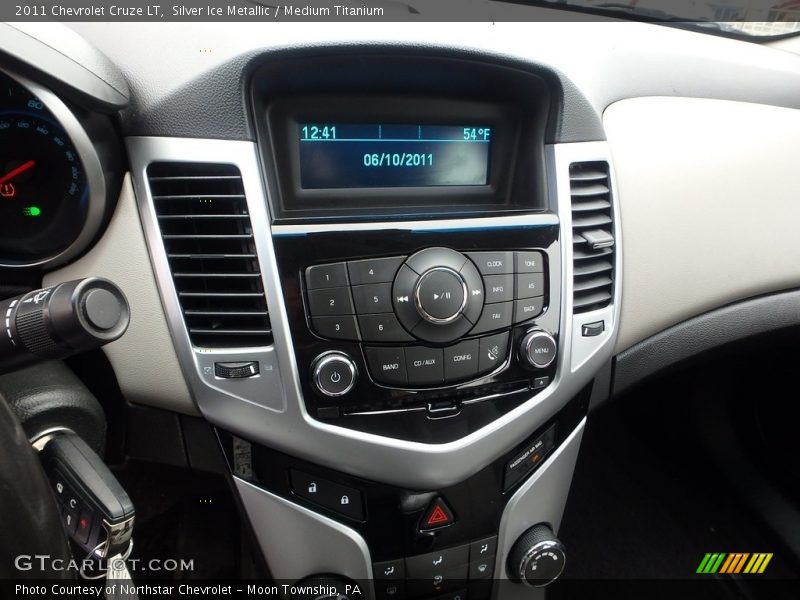 Silver Ice Metallic / Medium Titanium 2011 Chevrolet Cruze LT