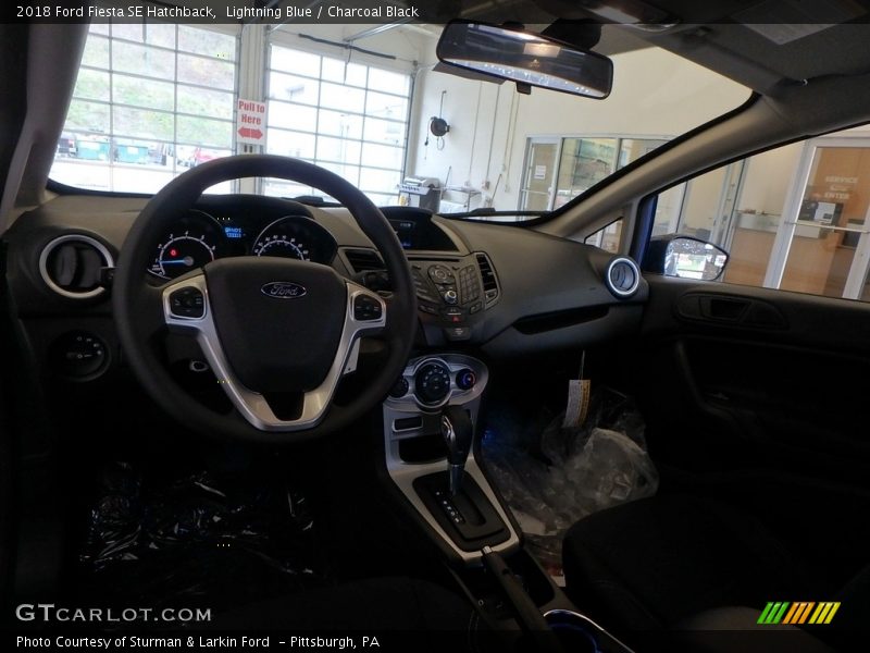 Lightning Blue / Charcoal Black 2018 Ford Fiesta SE Hatchback