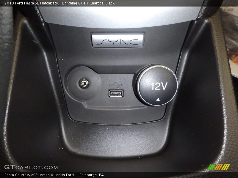 Lightning Blue / Charcoal Black 2018 Ford Fiesta SE Hatchback