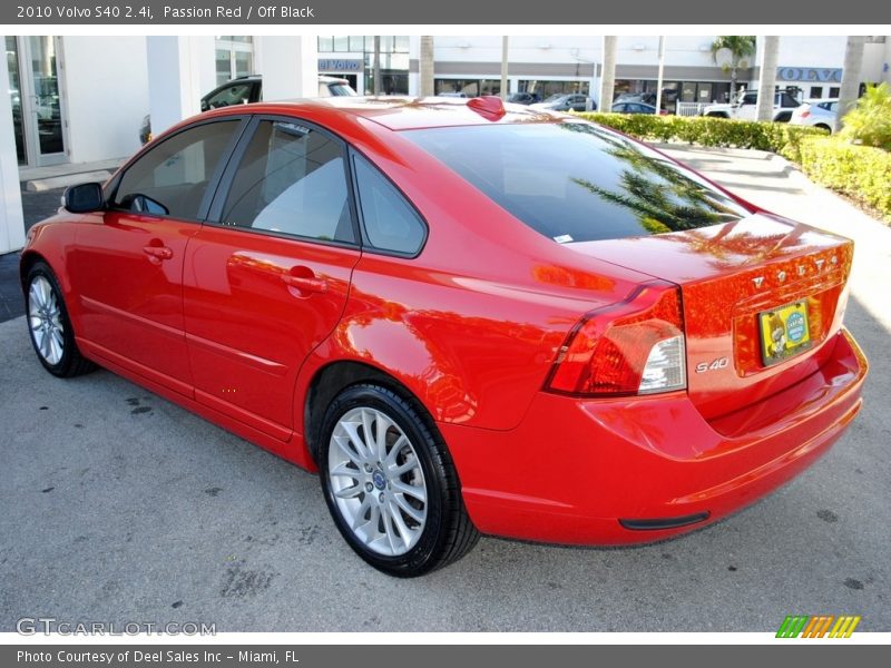 Passion Red / Off Black 2010 Volvo S40 2.4i