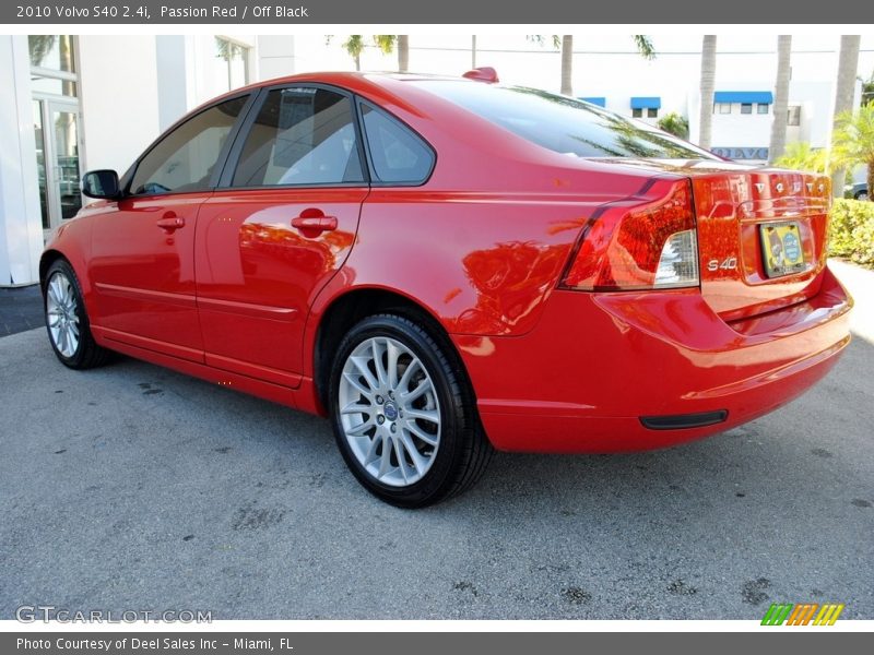 Passion Red / Off Black 2010 Volvo S40 2.4i