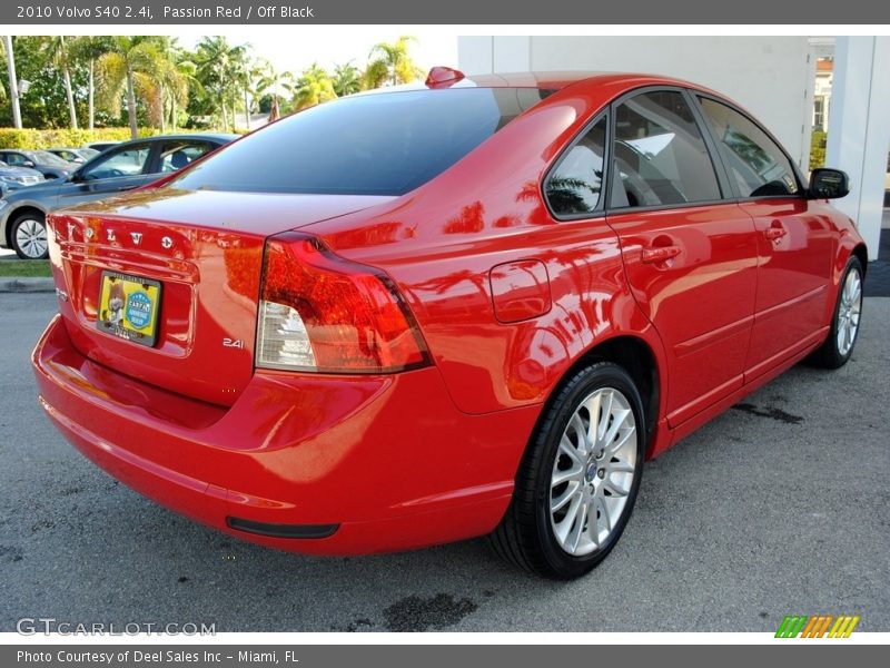 Passion Red / Off Black 2010 Volvo S40 2.4i