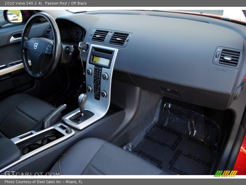 Passion Red / Off Black 2010 Volvo S40 2.4i