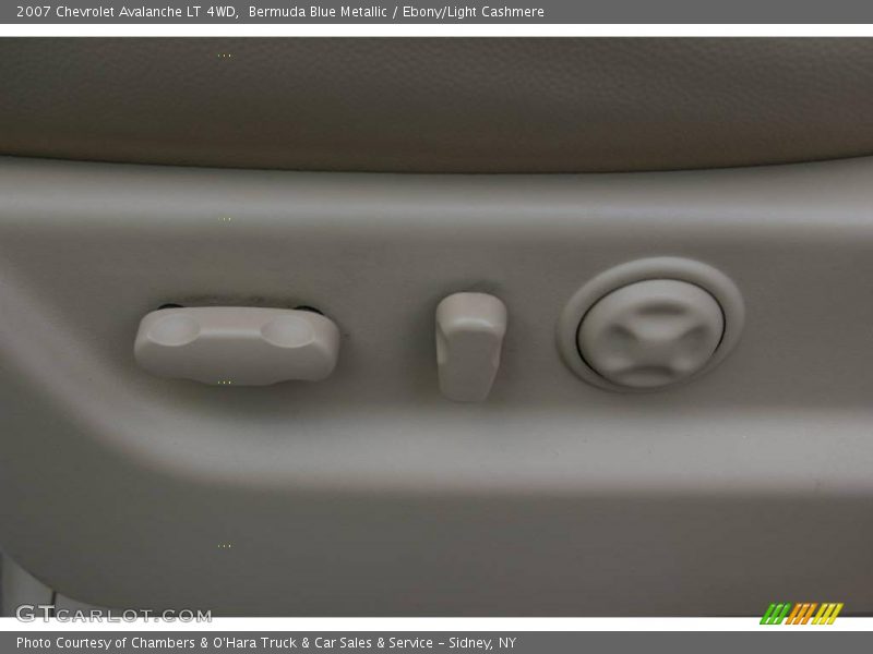 Bermuda Blue Metallic / Ebony/Light Cashmere 2007 Chevrolet Avalanche LT 4WD