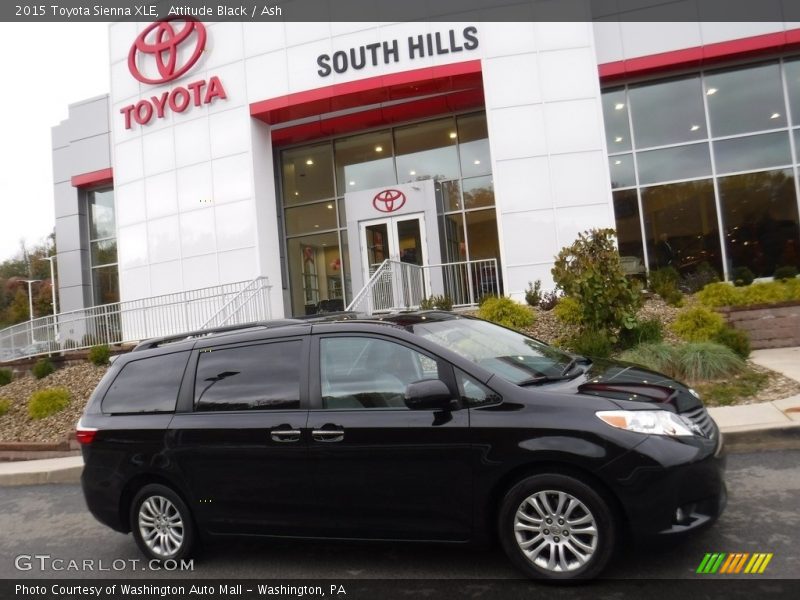Attitude Black / Ash 2015 Toyota Sienna XLE