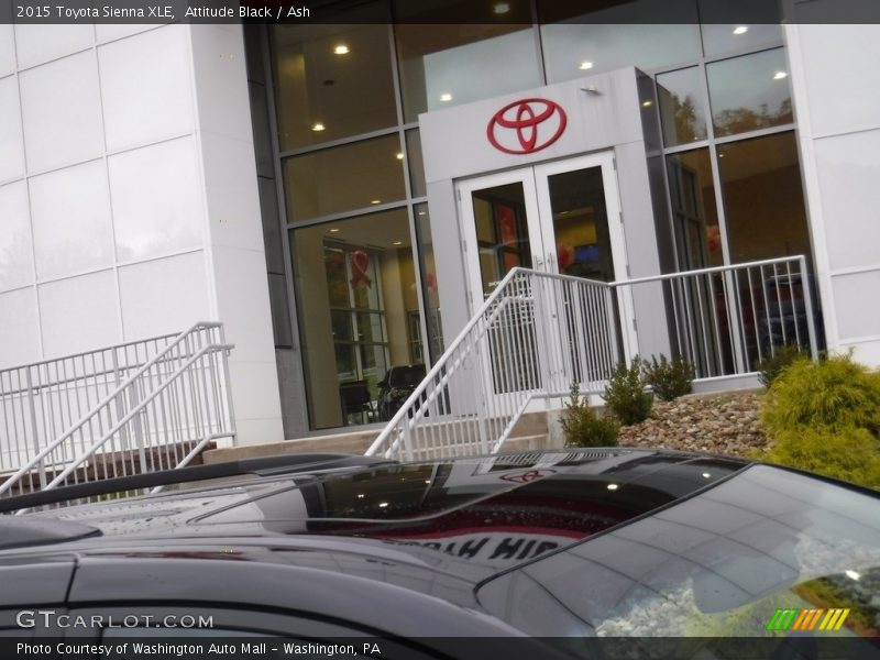 Attitude Black / Ash 2015 Toyota Sienna XLE
