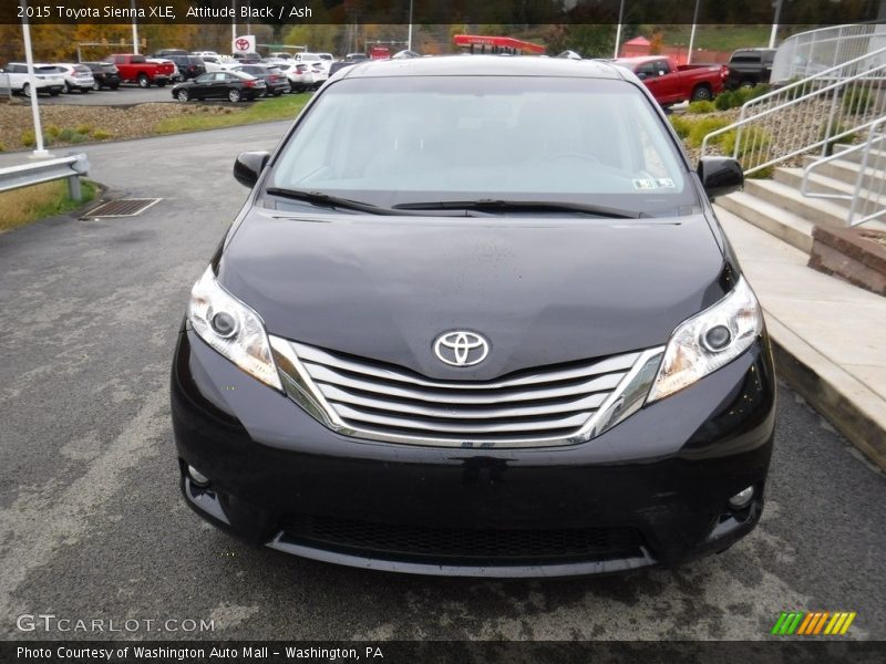 Attitude Black / Ash 2015 Toyota Sienna XLE