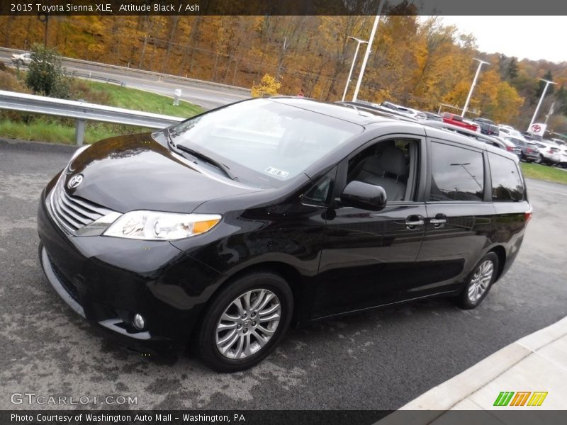 Attitude Black / Ash 2015 Toyota Sienna XLE