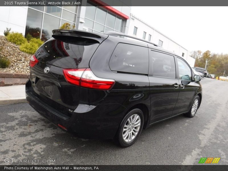Attitude Black / Ash 2015 Toyota Sienna XLE