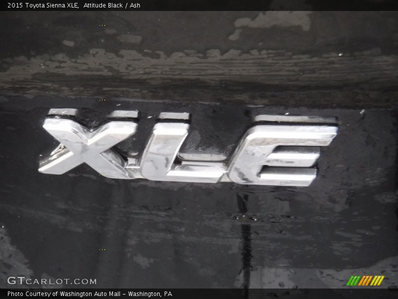 Attitude Black / Ash 2015 Toyota Sienna XLE