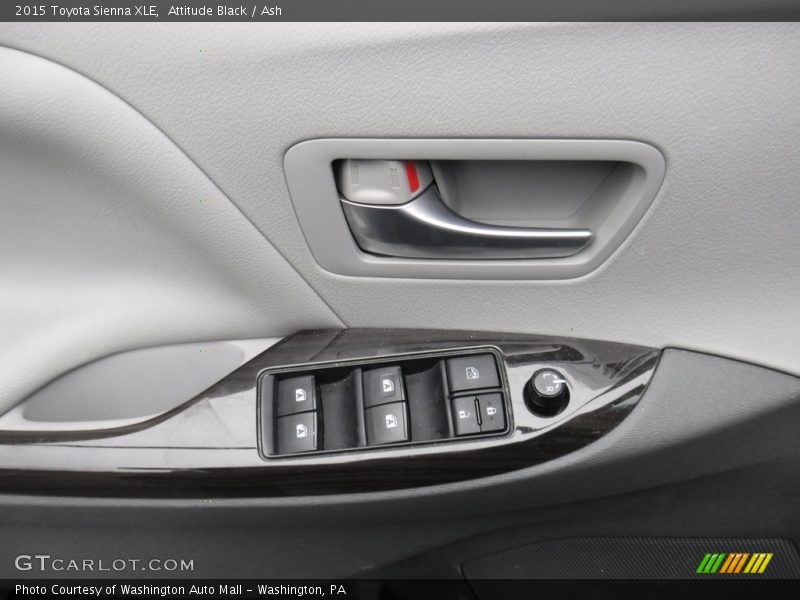 Attitude Black / Ash 2015 Toyota Sienna XLE
