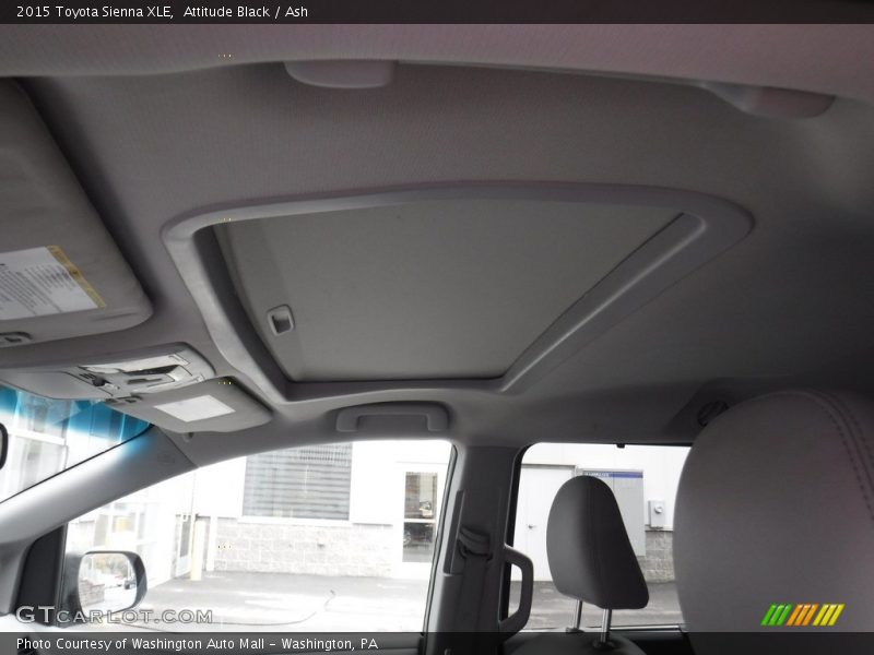 Attitude Black / Ash 2015 Toyota Sienna XLE