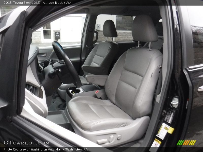 Attitude Black / Ash 2015 Toyota Sienna XLE
