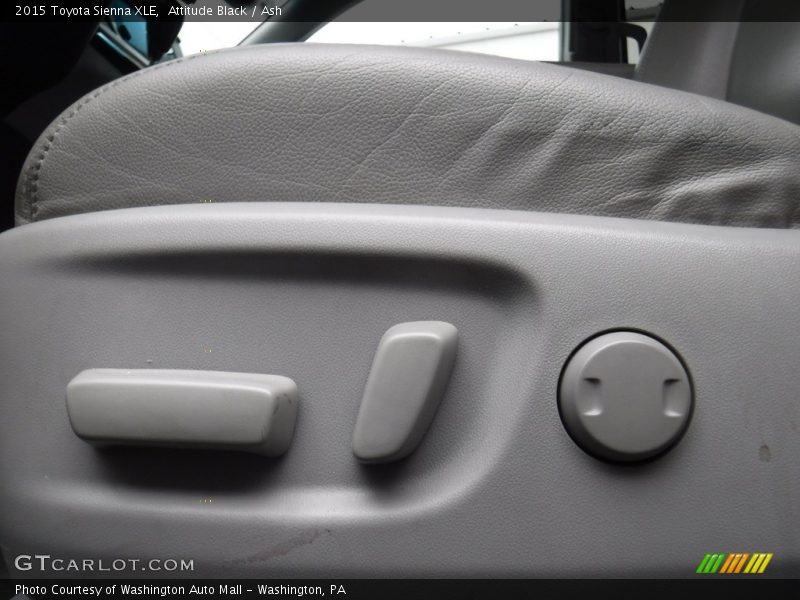 Attitude Black / Ash 2015 Toyota Sienna XLE