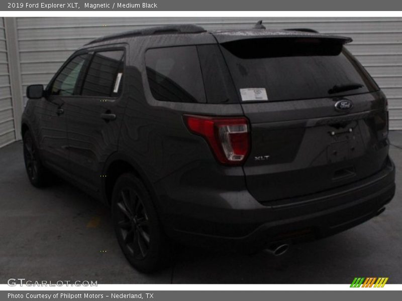 Magnetic / Medium Black 2019 Ford Explorer XLT