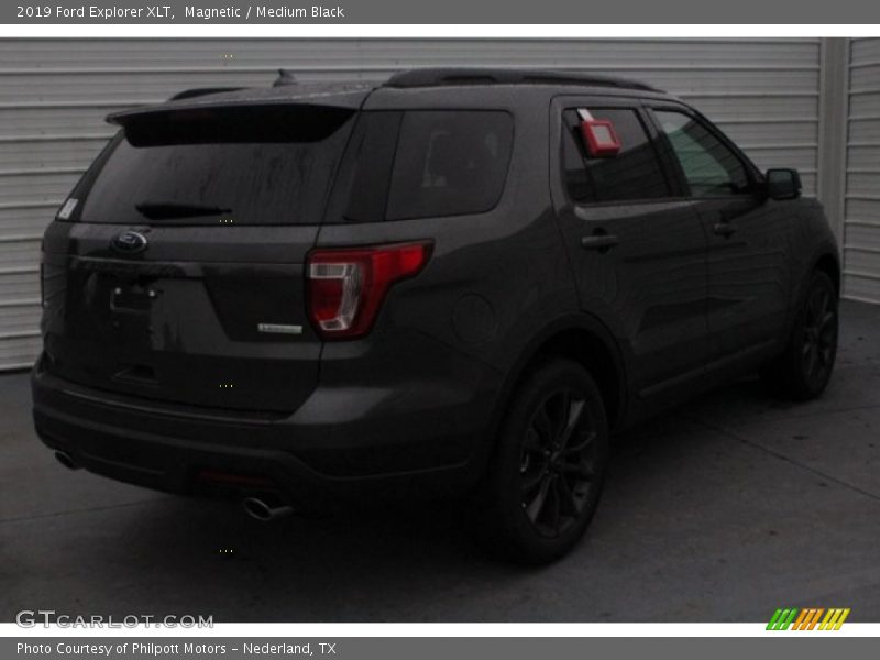 Magnetic / Medium Black 2019 Ford Explorer XLT