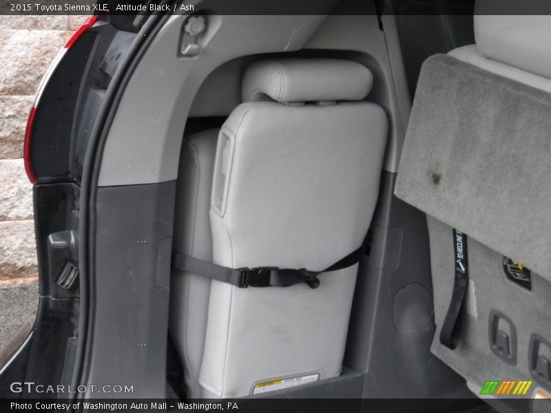Attitude Black / Ash 2015 Toyota Sienna XLE