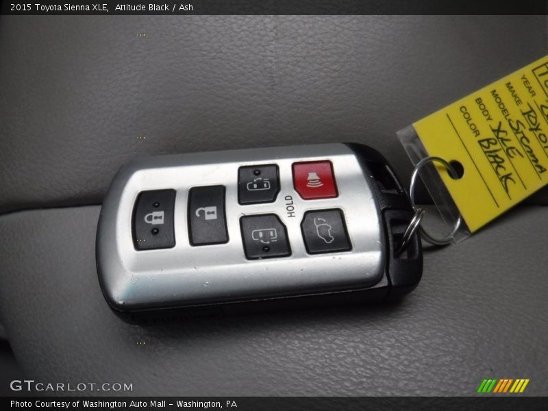 Attitude Black / Ash 2015 Toyota Sienna XLE