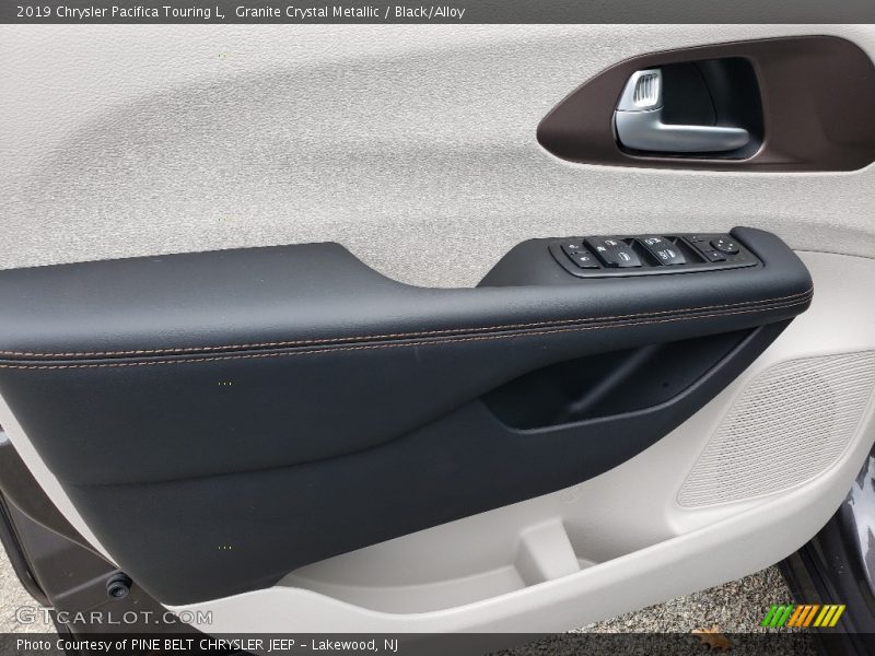 Granite Crystal Metallic / Black/Alloy 2019 Chrysler Pacifica Touring L