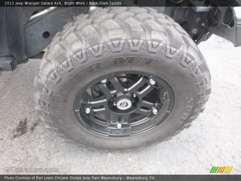 Bright White / Black/Dark Saddle 2013 Jeep Wrangler Sahara 4x4
