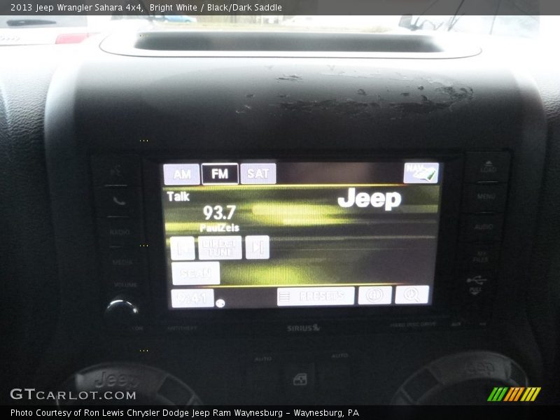 Bright White / Black/Dark Saddle 2013 Jeep Wrangler Sahara 4x4