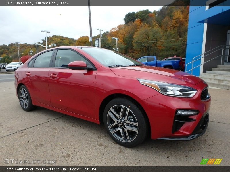 Front 3/4 View of 2019 Forte S