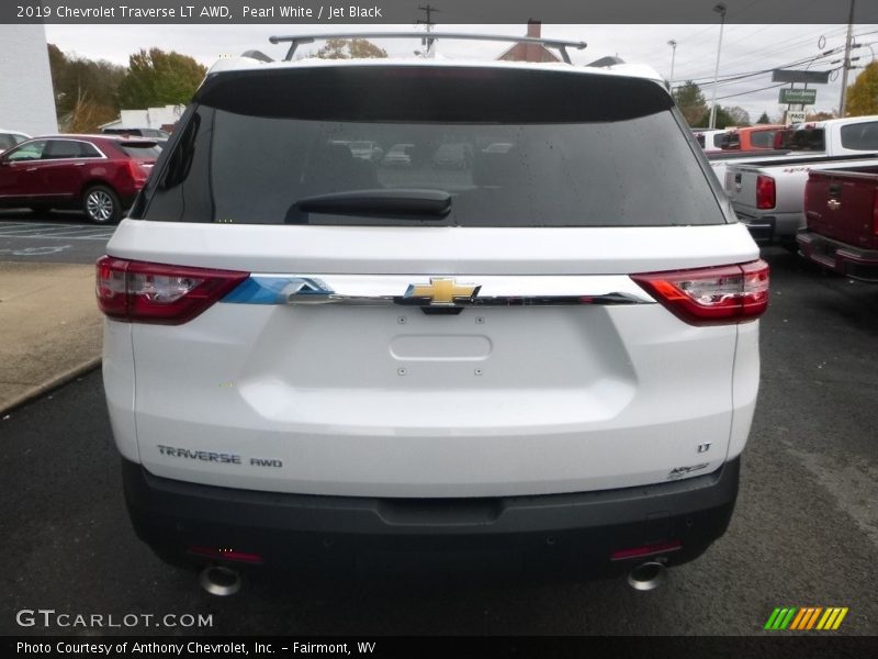 Pearl White / Jet Black 2019 Chevrolet Traverse LT AWD