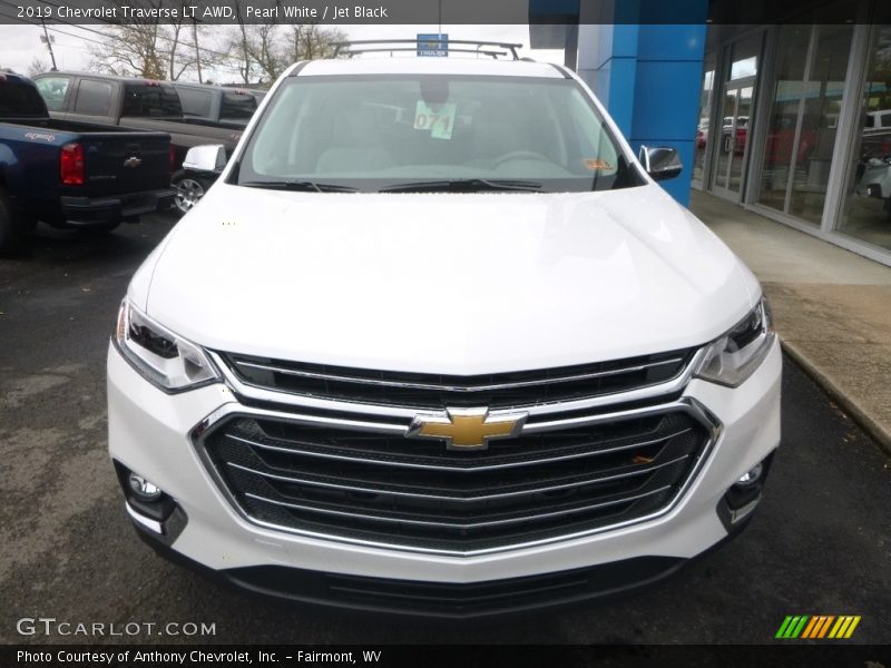 Pearl White / Jet Black 2019 Chevrolet Traverse LT AWD