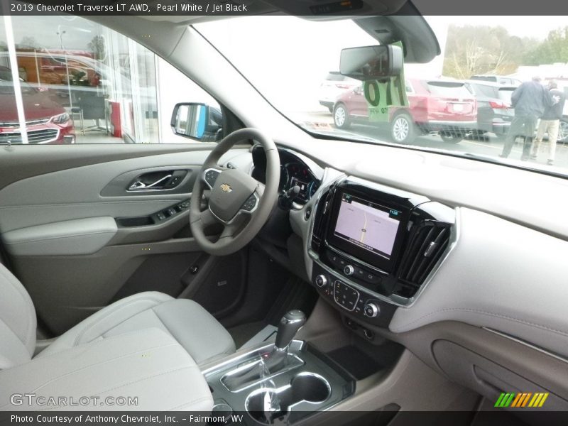 Pearl White / Jet Black 2019 Chevrolet Traverse LT AWD